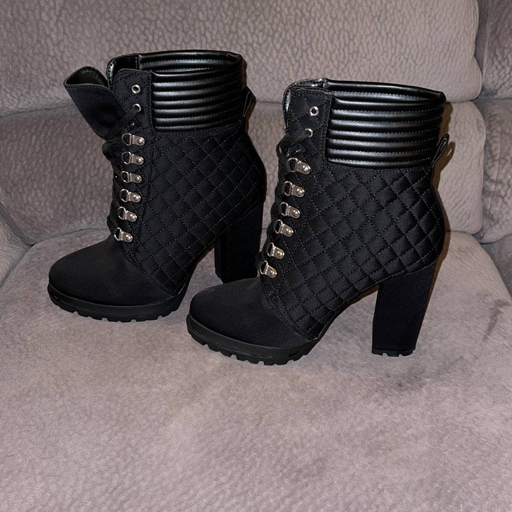 WOMENS JUSTFAB SHANDEE CHUNKY HEEL BLACK BOOTIES SIZE 7.5W